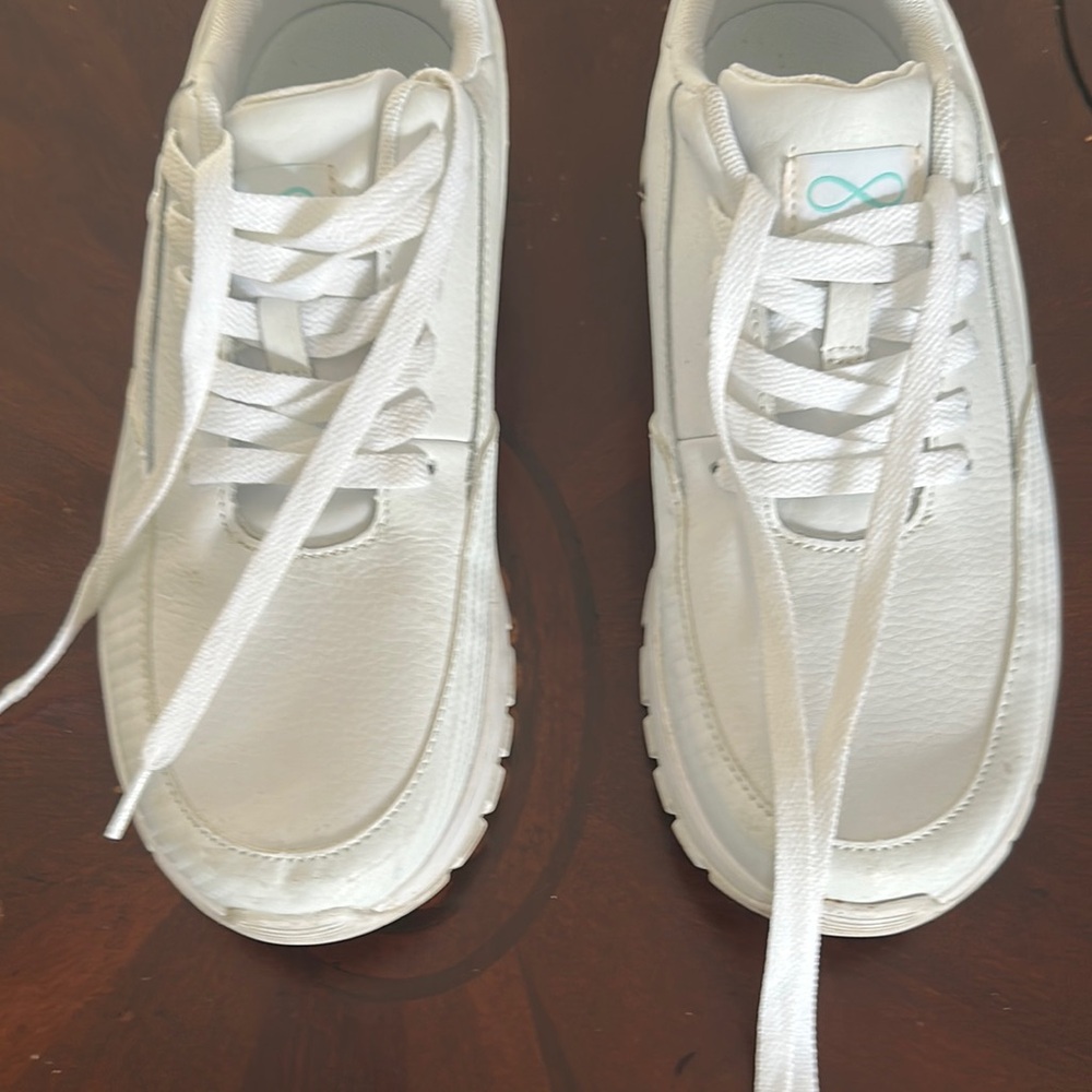 Infinity White Leather Sneakers